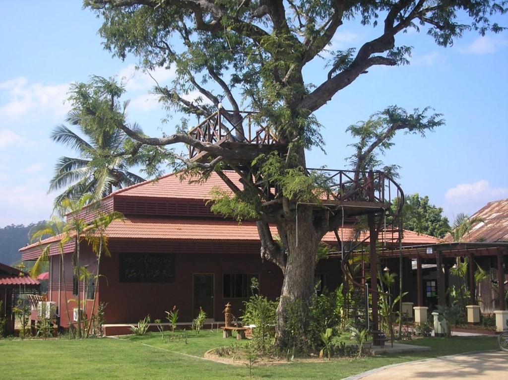 Tamarind Grand Resort Mae Sariang Luaran gambar