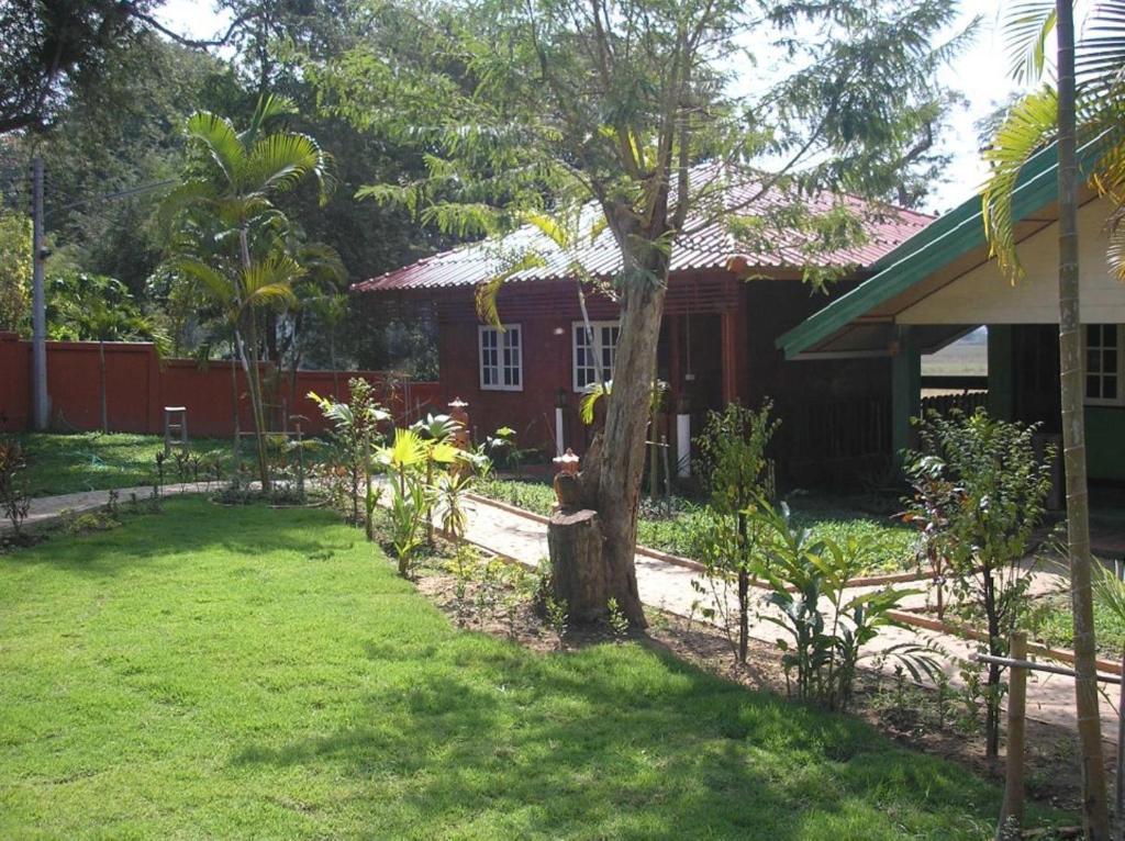 Tamarind Grand Resort Mae Sariang Luaran gambar