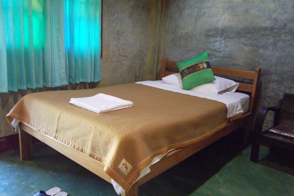 Tamarind Grand Resort Mae Sariang Bilik gambar