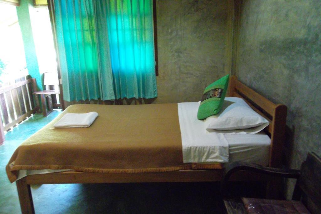 Tamarind Grand Resort Mae Sariang Bilik gambar
