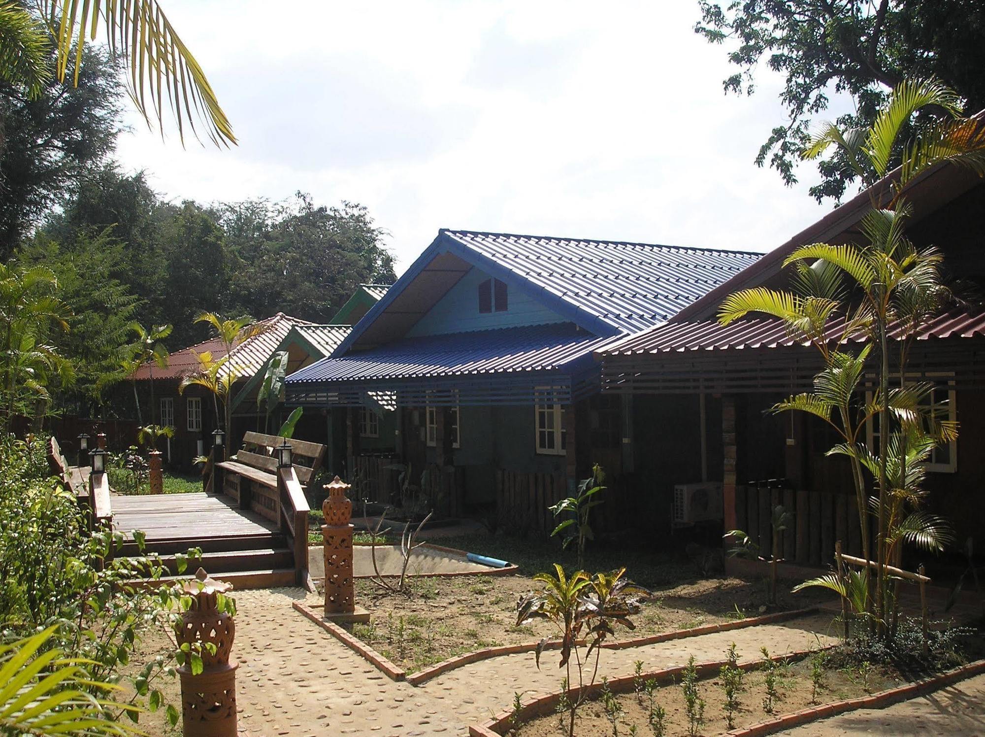 Tamarind Grand Resort Mae Sariang Luaran gambar
